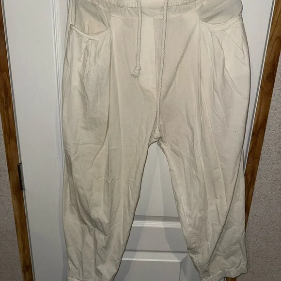 Free People Margate Pleated Trousers in white - Picture 2 of 5
